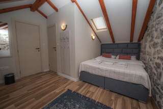 Гостевой дом Antika Guesthouse Котор Номер с кроватью размера «queen-size», вид на море-5